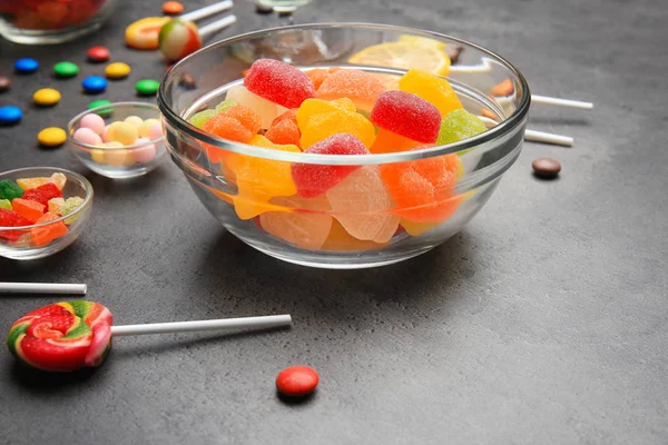 Cuencos con deliciosos dulces — Foto de Stock
