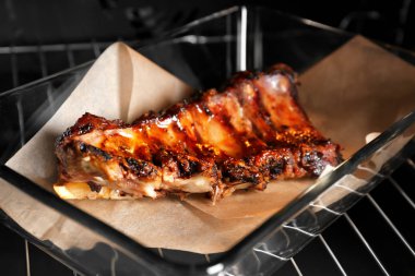 Lezzetli domuz kaburga 