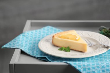 Leziz cheesecake ile plaka