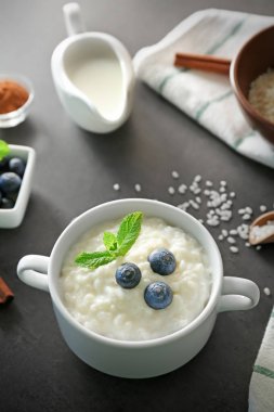 yaban mersini ile çorba kase sütlaç 