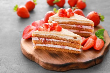 ev yapımı kek çilek ile