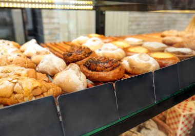 Ekmek yapım ürünleri ile counter
