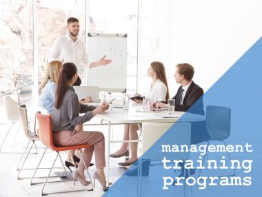 Yönetim eğitim programları kavramı. Ofiste iş toplantı insanlar
