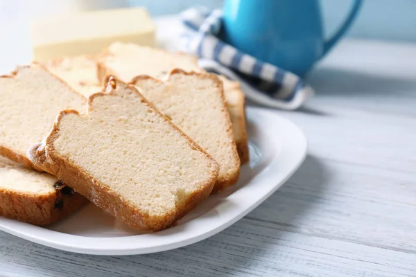 Вкусный нарезанный пирог с маслом — стоковое фото