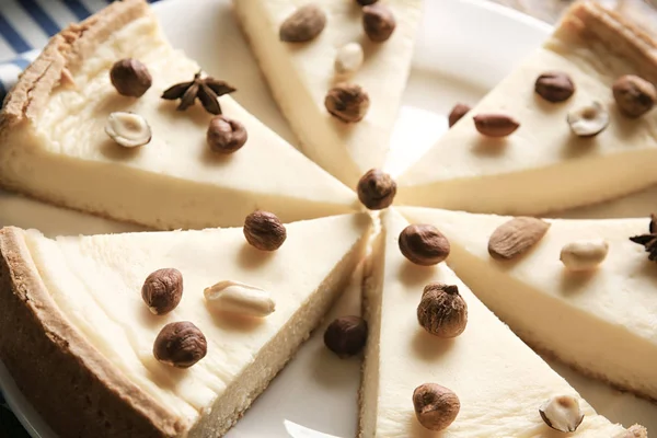 Sliced cheesecake with nuts — Stock Photo, Image