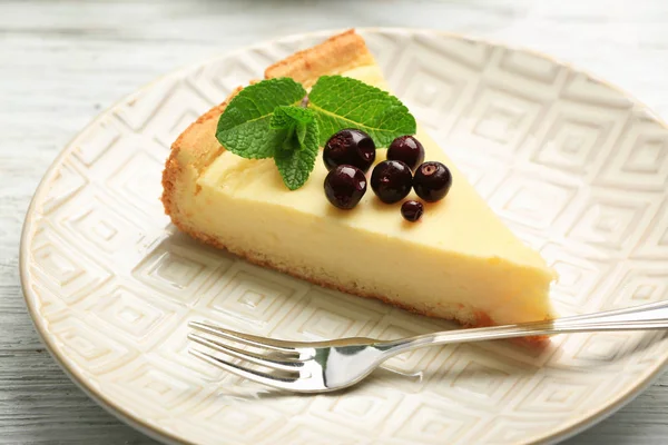 Νόστιμο cheesecake και μούρα — Φωτογραφία Αρχείου