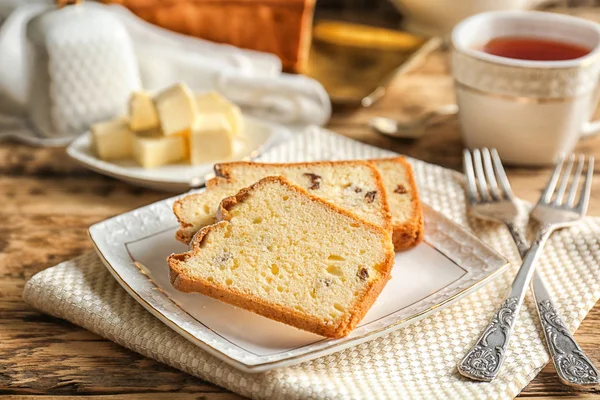 Délicieux gâteau au beurre tranché — Photo