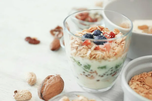 Dolce saporito con yogurt — Foto Stock