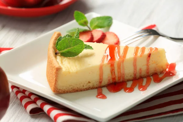 Plate with delicious cheesecake — Stock Photo, Image