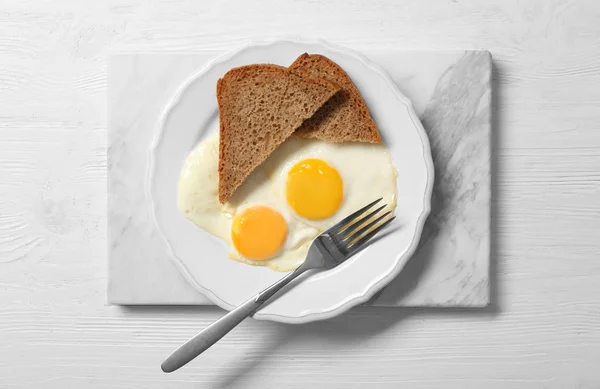 Śniadanie z nad łatwe jaj — Zdjęcie stockowe