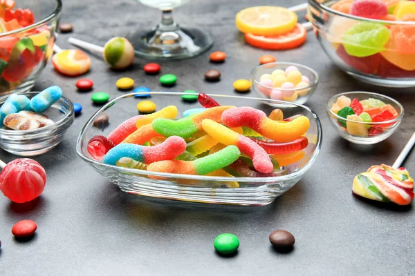 Cuencos con deliciosos dulces — Foto de Stock