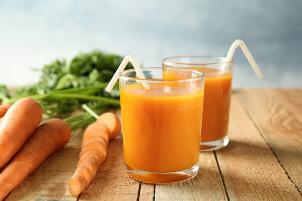 Glasses of fresh squeezed juice — Stock Photo, Image
