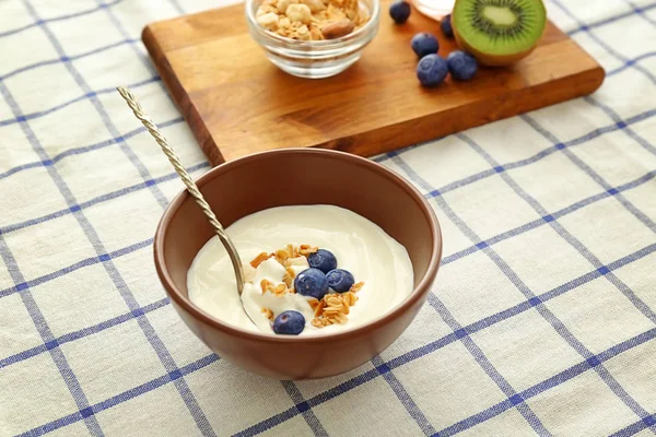 Kom met lekkere yoghurt — Stockfoto