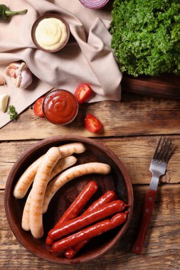 Çeşitli Kızarmış sosis ile plaka 