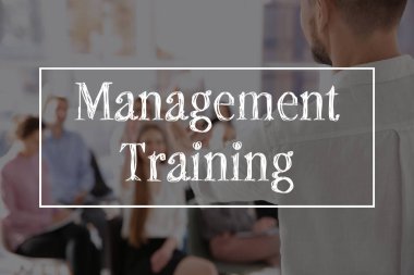 Yönetim eğitimi kavramı. İş antrenör ekibi Office toplantısında yöneticileri ile