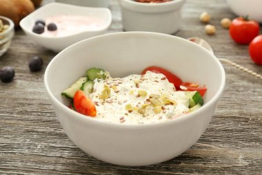 Yoğurtlu lezzetli salata