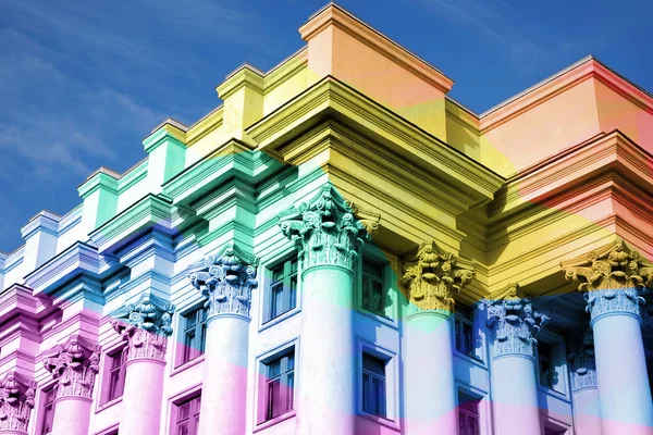 게이 깃발의 색깔로 법원 — 스톡 사진
