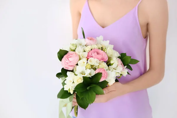 Young woman holding beautiful bouquet — Stock Photo, Image