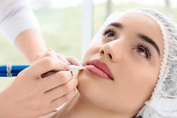 Young woman having permanent makeup on lips — Stock Photo, Image