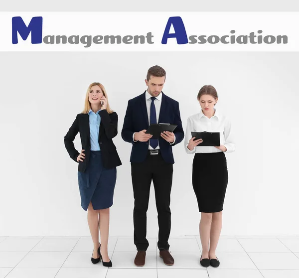 Affärsmän Ljus Vägg Bakgrund Begrepp Management Association — Stockfoto