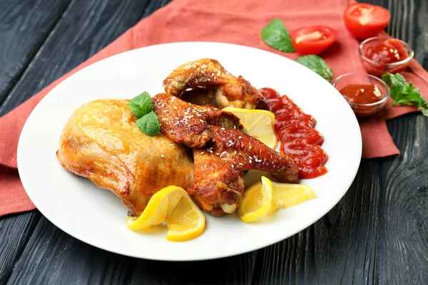 Delicious chicken with sauce — Stock Photo, Image