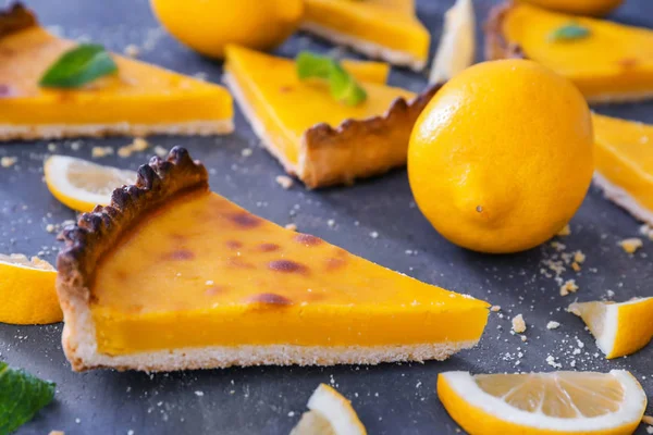 Pezzi di deliziosa torta di limone — Foto Stock