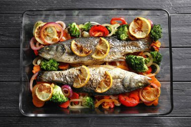 İki lezzetli balık pişirme çanağı 