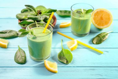 Taze sıkılmış suyu gözlük 