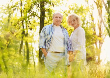 Park 'taki mutlu çift.