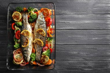 İki lezzetli balık pişirme çanağı 