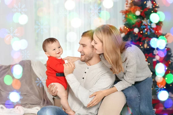 Genitori Con Bambino Costume Babbo Natale Aiutante Godendo Casa Concetto — Foto Stock