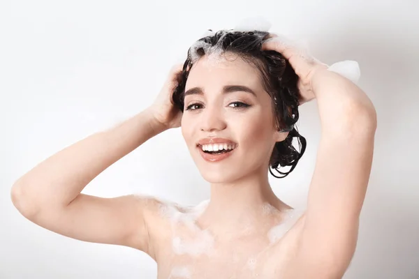Young woman washing hair — Stock Photo, Image