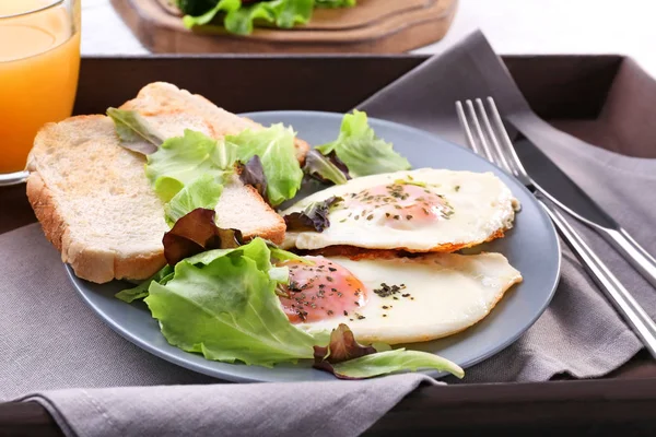 Hemlagad god frukost med stekt ägg — Stockfoto