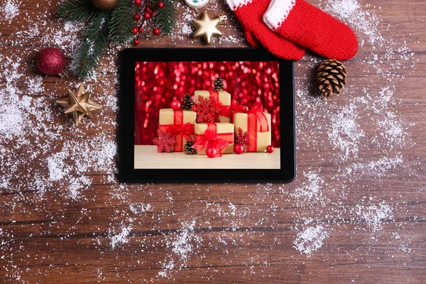 Tablet PC- en feestelijke inrichting — Stockfoto