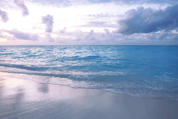 Schilderachtige strand — Stockfoto