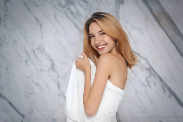 Beautiful woman taking shower — Stock Photo, Image