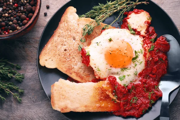 Araf'ta yumurta ile plaka