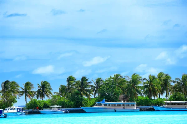 Modern tekneler ile yatak 