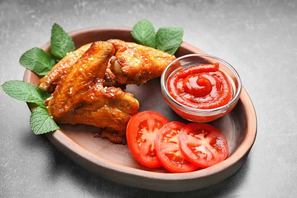 Delicious wings with sauce for chicken — Stock Photo, Image