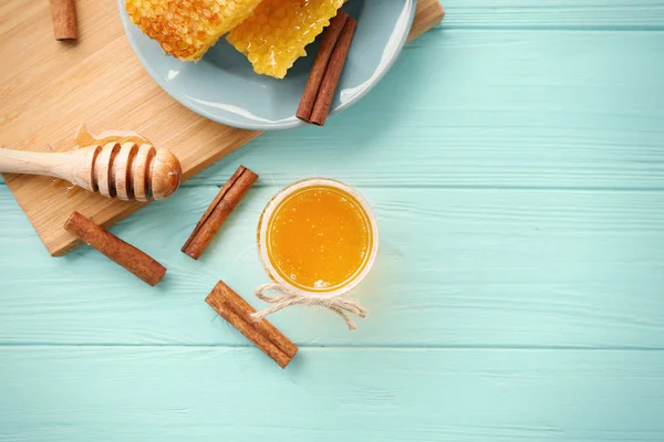 Composición con miel y canela —  Fotos de Stock