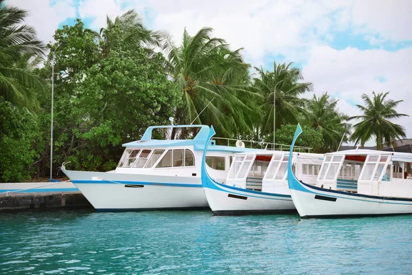 Modern tekneler ile yatak 