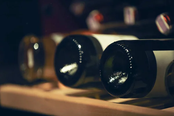 Botellas de vino en la tienda — Foto de Stock