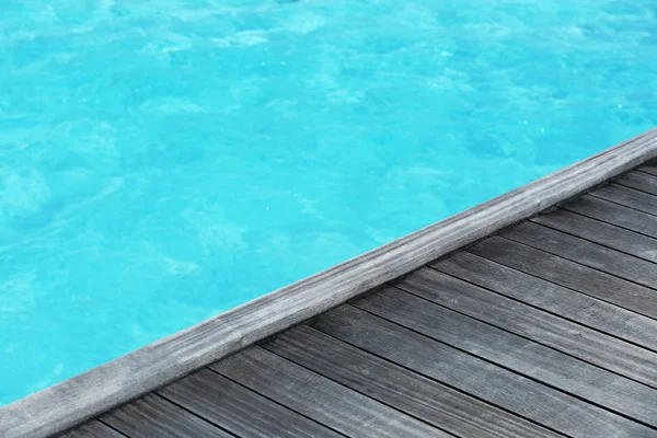 Wooden pontoon on sea beach — Stock Photo, Image