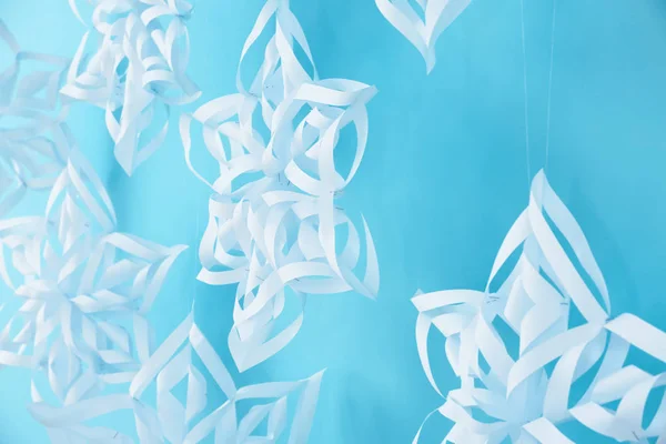 Copos de nieve como decoraciones navideñas —  Fotos de Stock