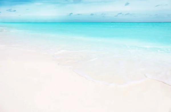 Malerischer Strand am Meer — Stockfoto