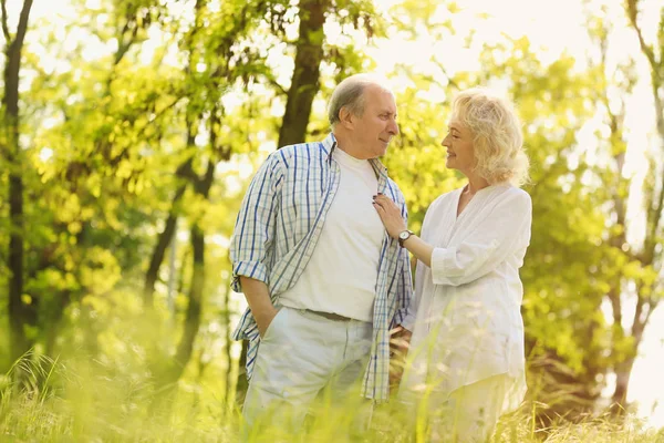 Park 'taki mutlu çift.