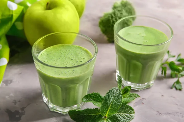 Bicchieri di succo fresco spremuto — Foto Stock