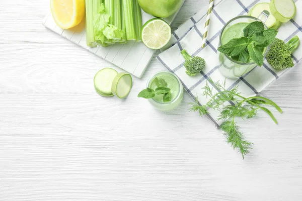 Taze sıkılmış suyu gözlük 