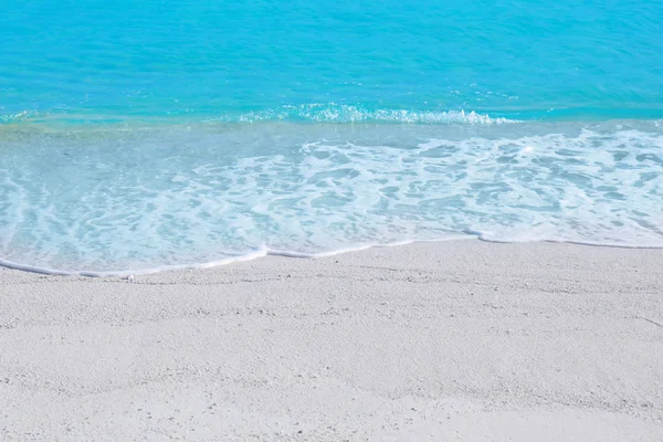 Живописный морской пляж — стоковое фото