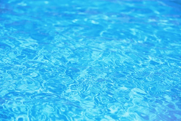 Agua azul en la piscina — Foto de Stock